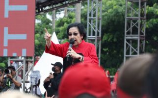 Megawati: Jangan Kesengsem Memilih Orang Hanya Dikasih Bansos - JPNN.com