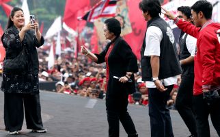 Berdangdut di Hajatan Rakyat Semarang, Megawati Singgung Sosok Presiden Tukang Janji - JPNN.com