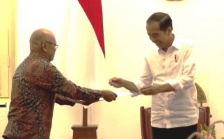 Jokowi dan Beberapa Pejabat Mencoblos di TPS 10 Gambir - JPNN.com