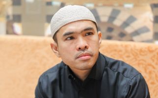 Putra Siregar Perbaiki Jalan di Kampung Halaman, Ada Kepentingan Politik?  - JPNN.com