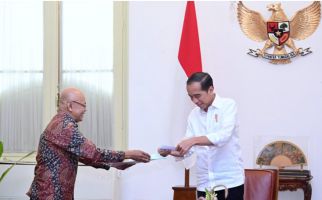 2 Hari Sebelum Pencoblosan, Jokowi Menaikkan Tunjangan Pegawai Bawaslu - JPNN.com