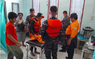 TNI AL Mengevakuasi Jenazah di Perairan Arus Damai - JPNN.com