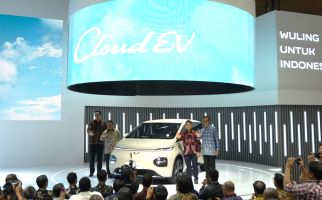 Wuling Cloud EV Melantai di IIMS 2024, Punya Jarak Tempuh 505 KM - JPNN.com