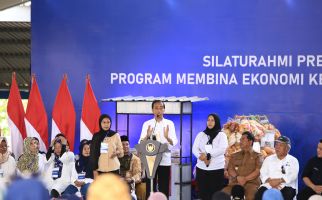 Mama Muda Ini Mencuri Perhatian Jokowi di Tengah 5.000 Nasabah Mekaar Makassar - JPNN.com