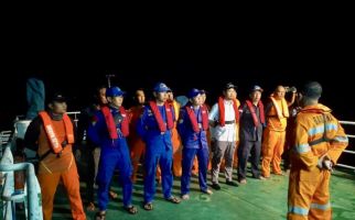 Basarnas Selamatkan 9 ABK Korban Kecelakaan Kapal Laut di Kalsel - JPNN.com