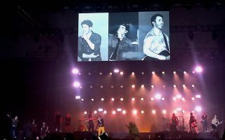 Konser Berlangsung Meriah, Jonas Brothers Bawakan Puluhan Lagu Hit - JPNN.com