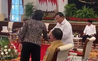 Lihat Gestur Sri Mulyani Menyalami Prabowo, Lalu Duduk di Samping Tito - JPNN.com