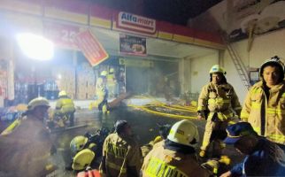 Kebakaran Melanda Sebuah Minimarket di Palmerah, Ini Dugaan Penyebabnya - JPNN.com
