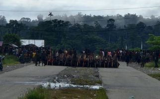 Pendukung Caleg di Nduga Saling Serang Menggunakan Panah, Lihat - JPNN.com