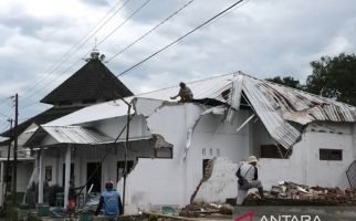 8 Rumah Rusak Diterjang Angin Kencang di Kabupaten Temanggung - JPNN.com