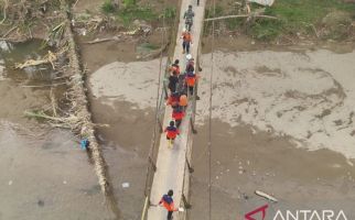 Tim SAR Temukan 1 Korban Banjir di Pesisir Selatan - JPNN.com