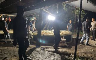 Awal Ramadan, Polisi Gerebek Lokasi Judi Sabung Ayam di Pekanbaru - JPNN.com