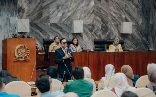 Ahmad Sahroni Memotivasi Ratusan Mahasiswa Peserta Kampus Merdeka - JPNN.com