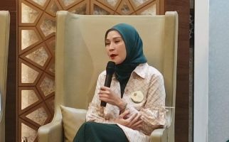 Zaskia Adya Mecca Ajari Anak Bersedekah Sejak Dini, Berbagi Mainan Favorit - JPNN.com