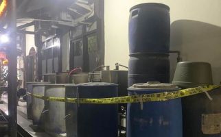 Pabrik Minuman Keras Ilegal dan Oplosan di Malang Digerebek Polisi - JPNN.com