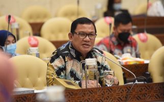 Golkar Tugaskan Hanan A Rozak Maju di Pilgub Lampung 2024 - JPNN.com