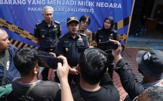 Bea Cukai Yogyakarta Memusnahkan Ratusan Bal Pakaian Bekas Senilai Rp 258 Juta - JPNN.com