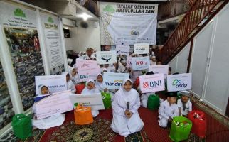 FJB Berbagi Berkah Ramadan Bersama Ratusan Anak Yatim Piatu - JPNN.com