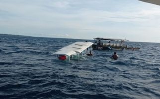 Perahu Diterjang Ombak, 5 Pemancing Terdampar di Gili Petaga Lombok Timur - JPNN.com