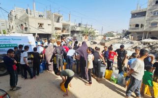 BAZNAS Distribusikan Air Bersih untuk Pengungsi Palestina - JPNN.com