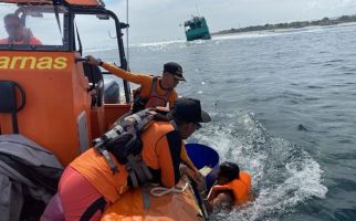 KM Naga Mas Perkasa 58 Kandas di Perairan Jungut Batu Lembongan, Seluruh Awak Kapal Selamat - JPNN.com