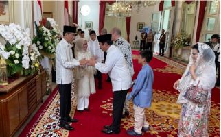 Seusai Salat Idulfitri, Presiden Jokowi Sambut Para Tamu Peserta Open House di Istana - JPNN.com