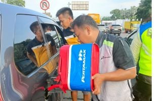 Pertamina Gerak Cepat Layani Pemudik yang Kehabisan BBM di Tol - JPNN.com