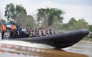 Layani Masyarakat, Jenderal Bintang Dua Ini Ikut Jaga Langsung Perairan Riau Saat Arus Balik - JPNN.com