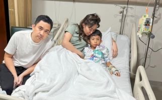 Anak Dirawat di Rumah Sakit, Ayu Dewi Memohon Doa - JPNN.com