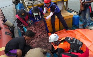 TNI AL Temukan Korban Tenggelam di Laut Setelah 3 Hari Pencarian - JPNN.com