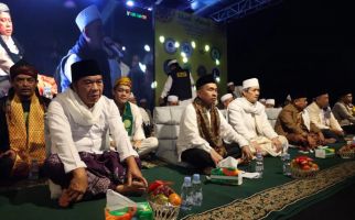 Pj Gubernur Al Muktabar Hadiri Haul Agung Sultan Maulana Hasanuddin Banten, Ini Pesannya - JPNN.com