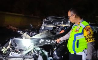 Ngebut di Tol Pekanbaru-Dumai, Honda CRV Hantam Truk, Tiga Orang Tewas - JPNN.com