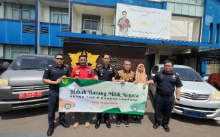 Bea Cukai Bandar Lampung Hibahkan 2 Mobil Dinas untuk Organisasi dan Yayasan di Banyuasin - JPNN.com