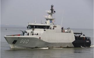 Dua Kapal Perang TNI AL Mengasah Naluri Tempur di Perairan Selat Rupat - JPNN.com
