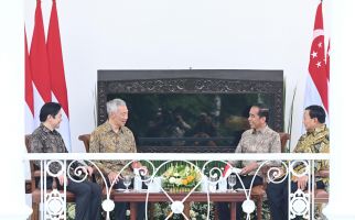 Analis Puji Langkah Jokowi Mengajak Prabowo saat Bertemu PM Singapura - JPNN.com