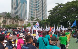 Peringati Hari Buruh, 50 Ribu Massa Padati Kawasan Patung Kuda - JPNN.com