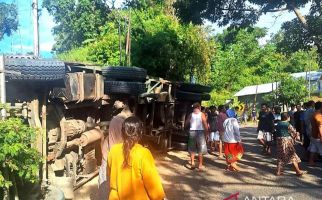 Detik-Detik Pemotor Tewas Tertimpa Truk Tronton di Gorontalo Utara - JPNN.com