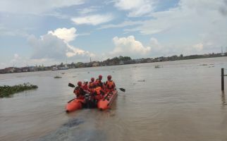 Remaja Palembang Tenggelam Saat Berenang di Sungai Musi - JPNN.com