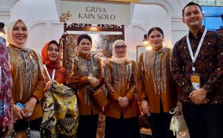 Kunjungi Dekranas Expo, Ibu Iriana Jokowi Beli Batik & Gelang di UMKM Binaan Pertamina - JPNN.com