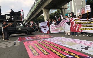 Massa Datangi Mabes Polri Dukung Kapolri Berantas Premanisme di Muratara - JPNN.com