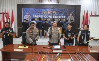 Hendak Tawuran, 15 Anggota Geng Motor di Serang Ditangkap Polisi, Lihat Barang Buktinya - JPNN.com