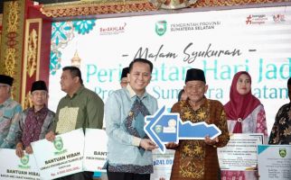 Pj Gubernur Agus Fatoni Serahkan Berbagai Bantuan & Penghargaan di Acara HUT ke-78 Sumsel - JPNN.com