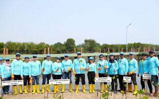 Pertamina Patra Niaga Regional JBB & Sobat Bluwok Tanam Mangrove di Kepulauan Seribu - JPNN.com