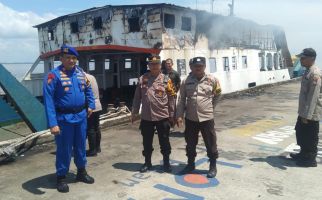 KMP Permata Lestari I Terbakar di Pelabuhan BUMD Bengkalis - JPNN.com