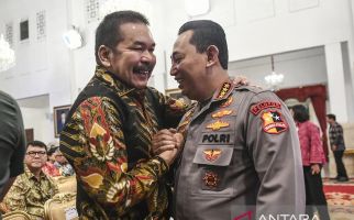 Jaksa Agung dan Kapolri Bertemu di Tengah Isu Penguntitan Jampidsus, Lihat Ekspresi Mereka - JPNN.com