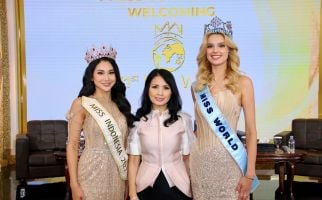 Krystyna Pyszkova Hadiri Malam Puncak Miss Indonesia 2024 - JPNN.com