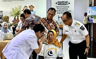 Peringati Hari Lansia Nasional, Bank Mandiri Taspen Gelar Operasi Katarak bertajuk Mantap Melihat - JPNN.com