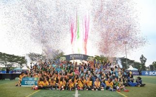 SDN Mekarjaya 12 A Depok & SDN Cipedak 01 Jakarta Juarai MilkLife Soccer Challenge 2024 - JPNN.com