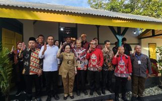 Bertandang ke Ende, Megawati Mengukuhkan Organisasi Jaket Bung Karno - JPNN.com