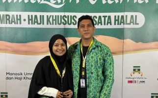 Tantri Kotak dan Arda Naff Berangkat Haji, Mohon Doanya - JPNN.com
